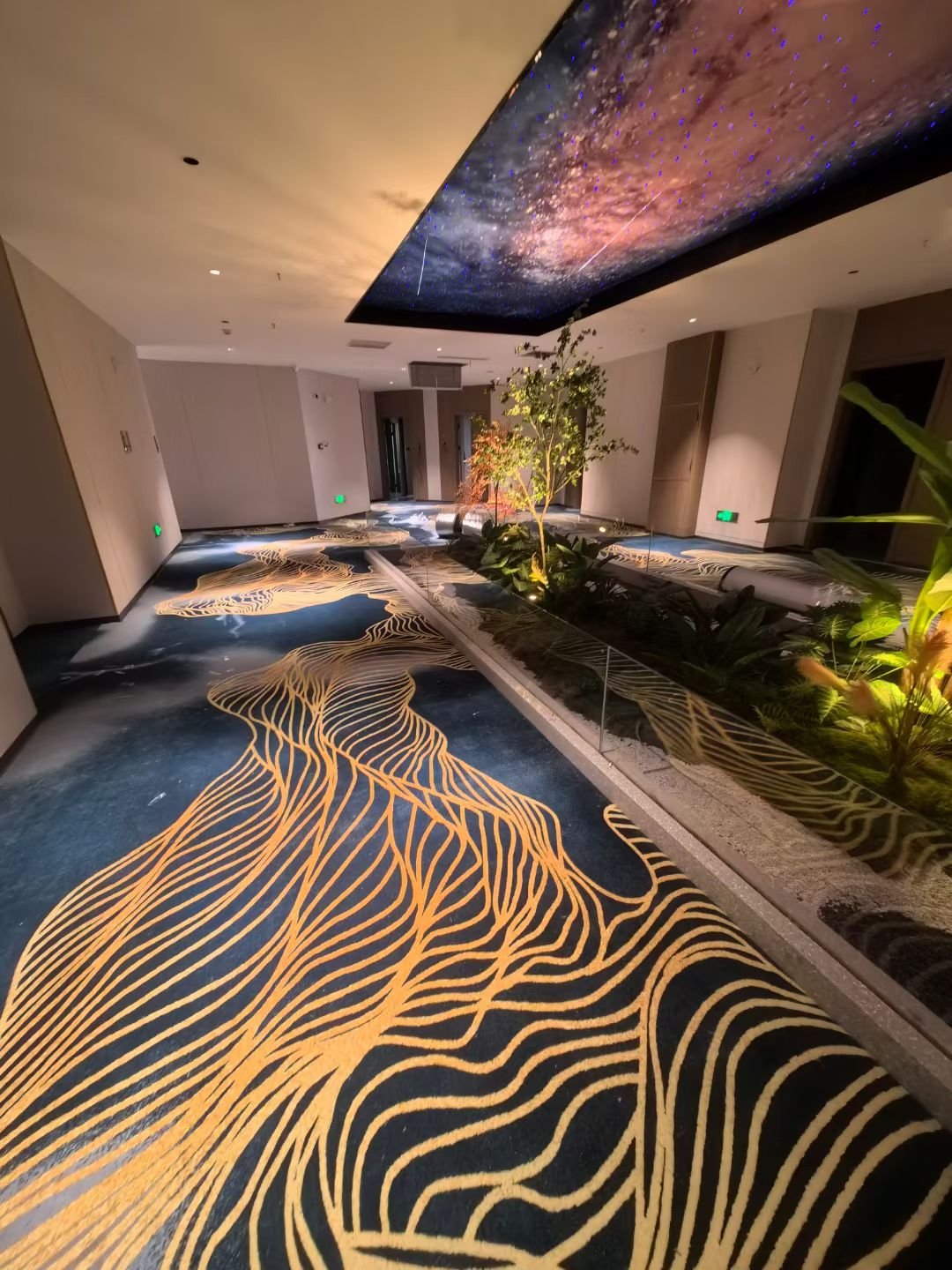 澜樾酒店大堂星空顶与印花地毯实景