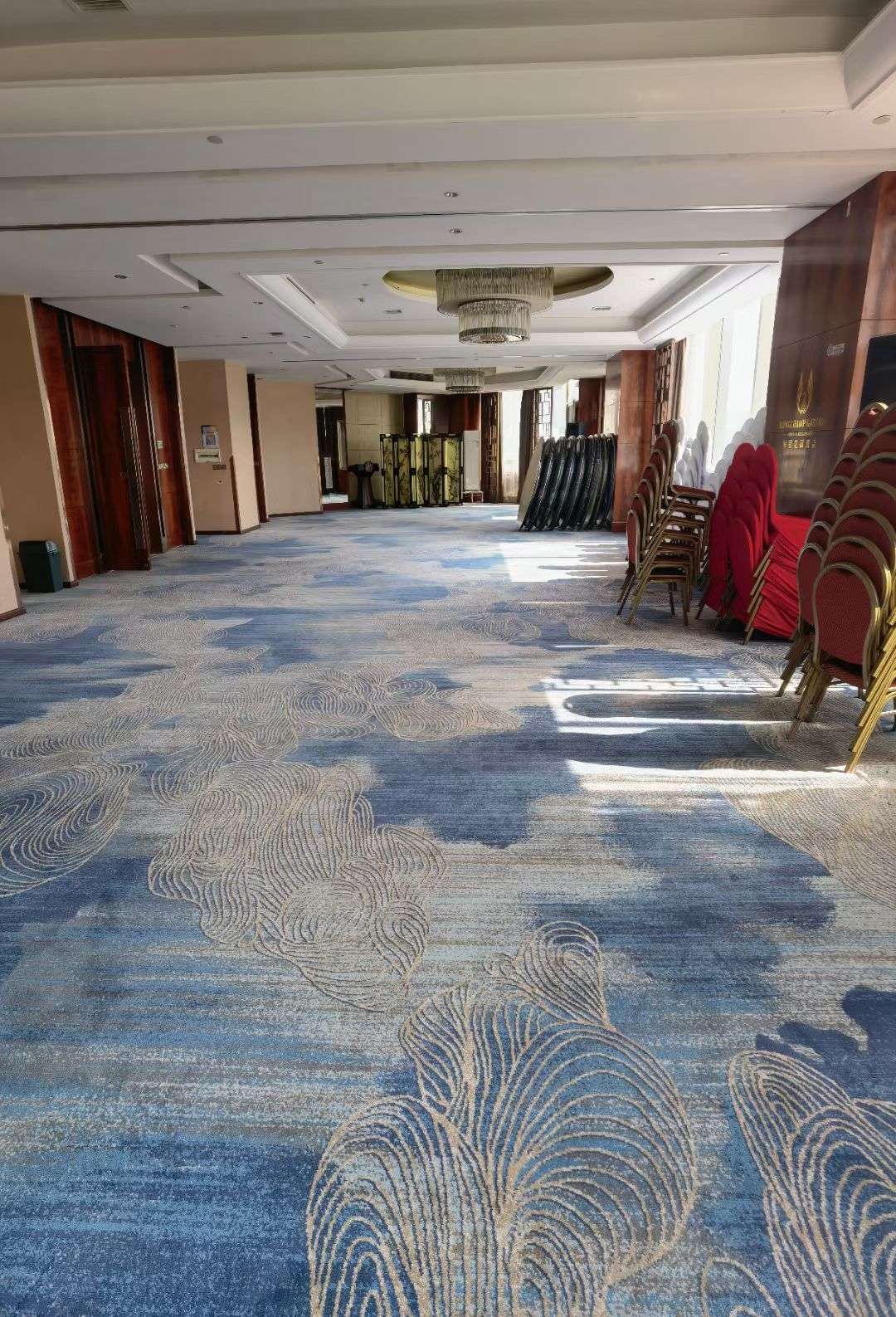 融程花园酒店宴会厅大门前厅蓝色云纹满铺地毯实拍