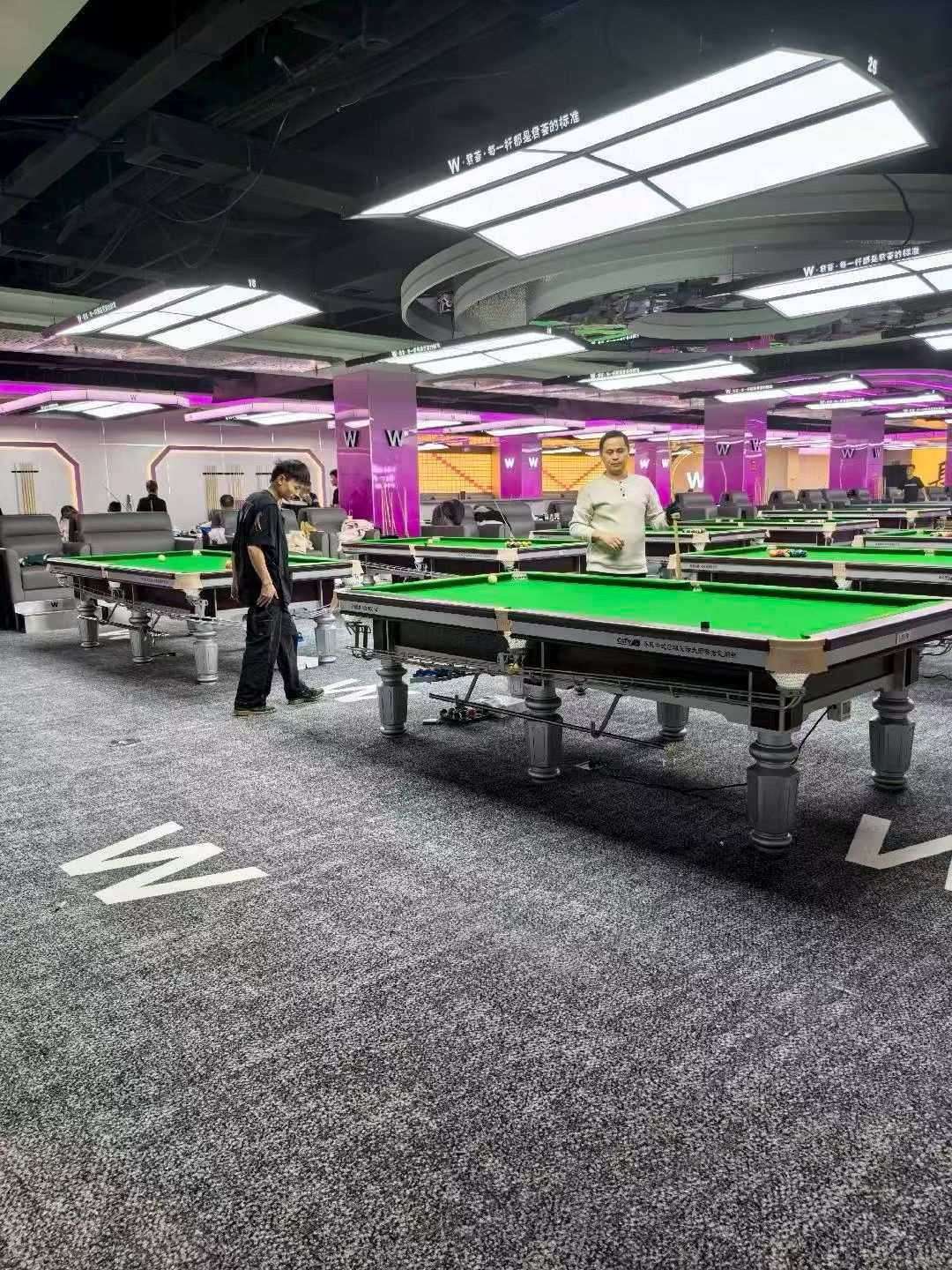 W君荟乔氏台球俱乐部球桌区印花地毯细节